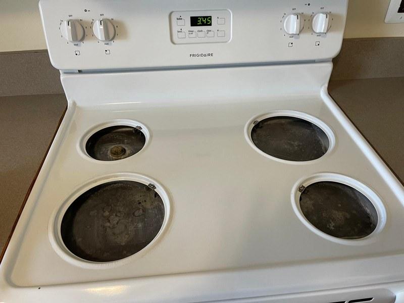 After — Clean stovetop